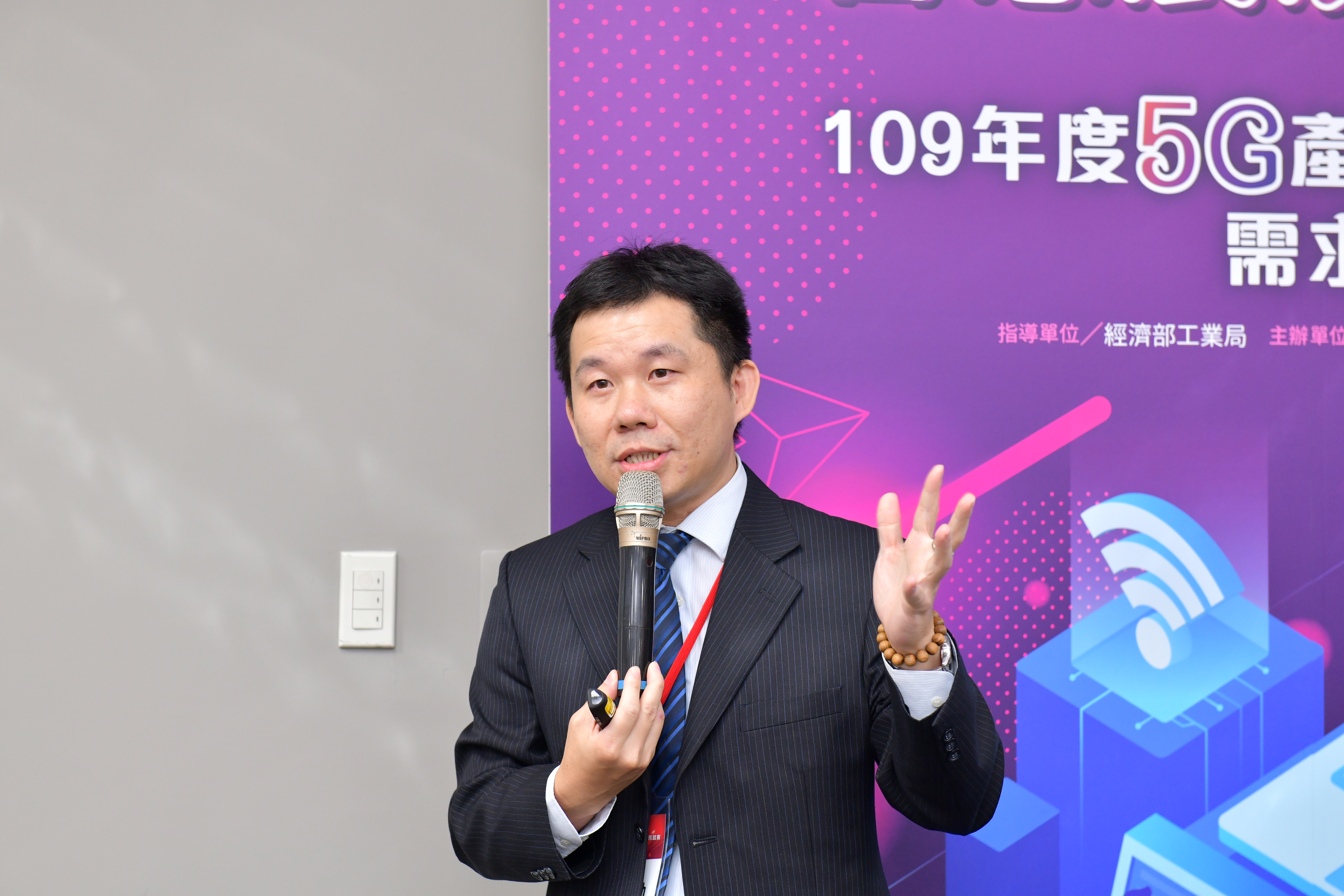 「5G智慧展演、智慧交通需求交流工作坊」-資策會產研所李建勳總監分享 「5G智慧展演、智慧交通需求交流工作坊」-資策會產研所李建勳總監分享