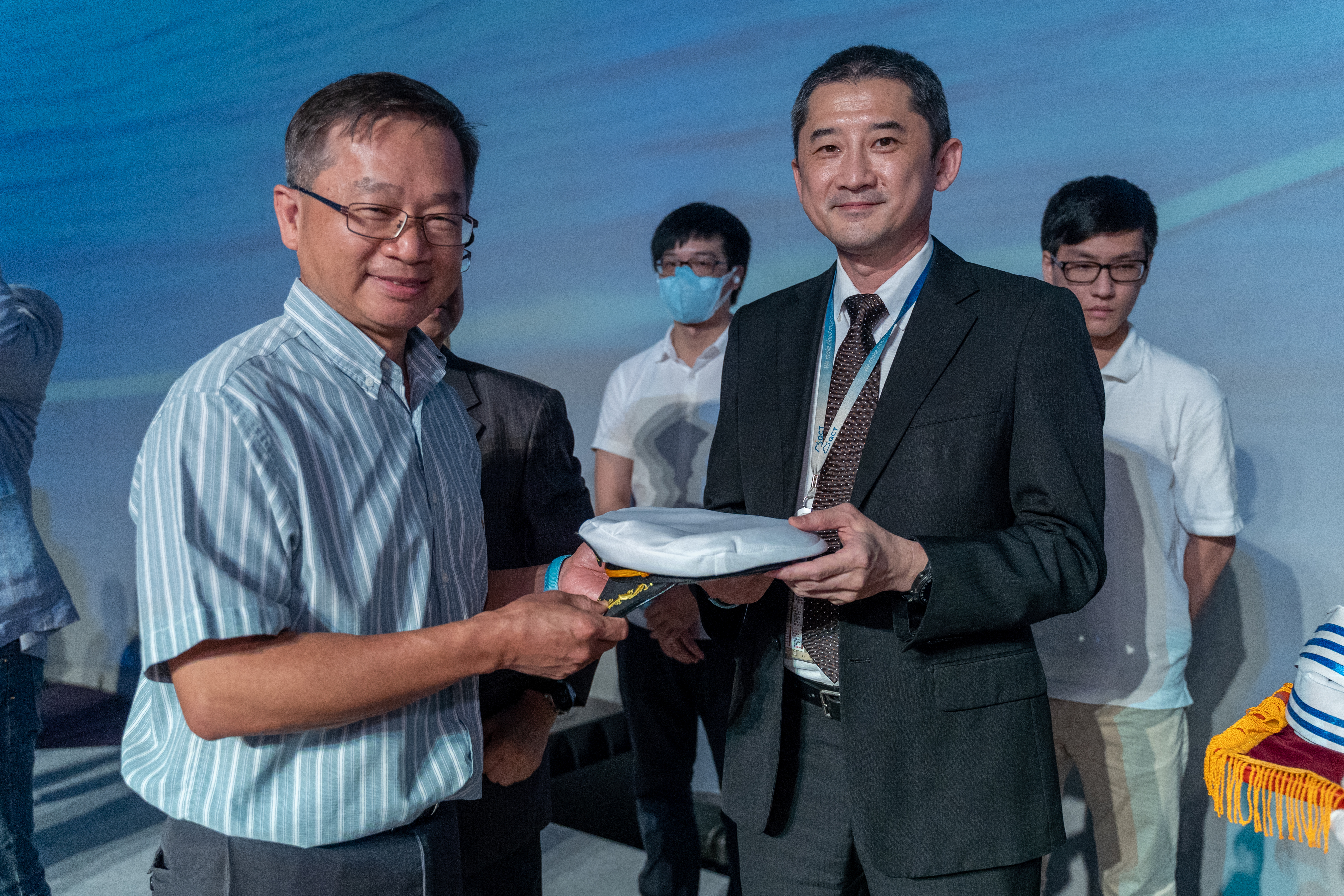 「5G+產業新星揚帆啟航計畫」開訓-工業局吳誠文總召授予企業船長帽 「5G+產業新星揚帆啟航計畫」開訓-工業局吳誠文總召授予企業船長帽